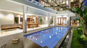 Modern spacious private pool villa in Central Canggu